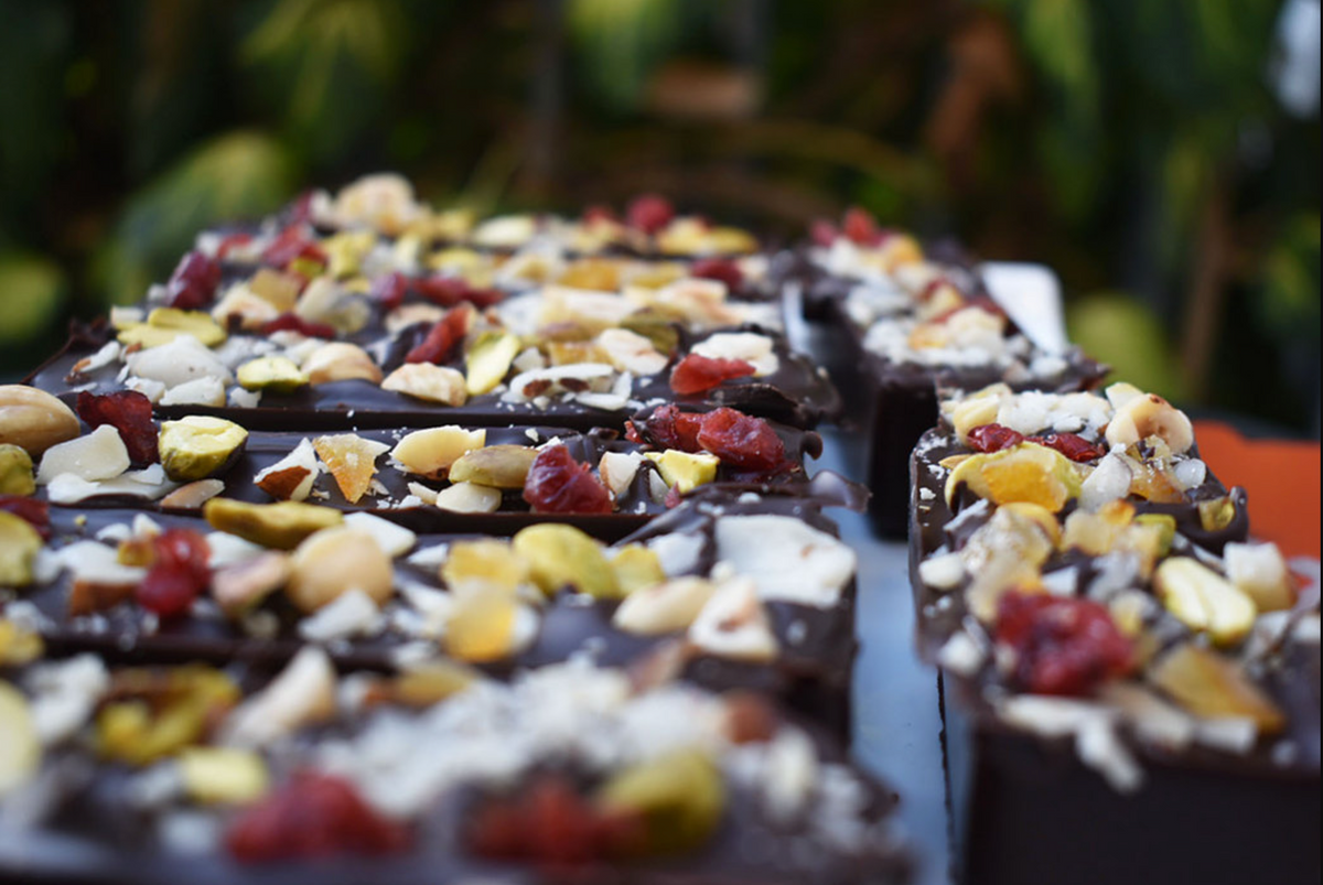 Dark Chocolate Snacking Bar with Caramel/Nutty Centre (2)